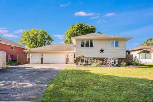 1735 Orchid Dr N, North Mankato, MN, 56003-1431 | Card Image