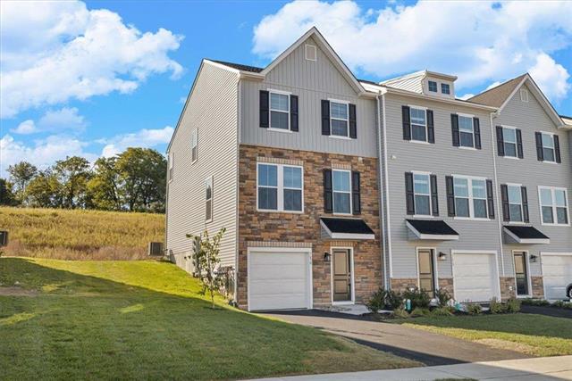 Clayton Ave, Coopersburg, PA 18036