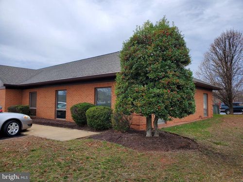 9306 Forest Point Cir, MANASSAS, VA, 20110-4700 | Card Image