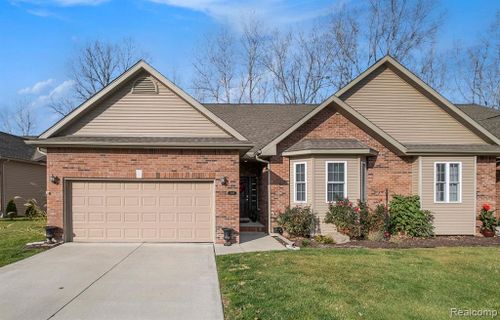 3127 Harbor Pointe Circle, Fenton Twp, MI, 48430 | Card Image