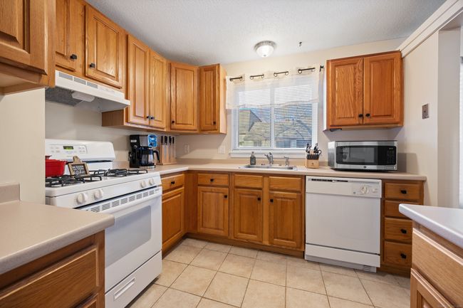 2 - 2 Byron Dr, Condo with 2 bedrooms, 2 bathrooms and null parking in Avon CT | Image 10