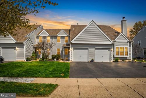 27 Aspen Ct, BORDENTOWN, NJ, 08505-4240 | Card Image