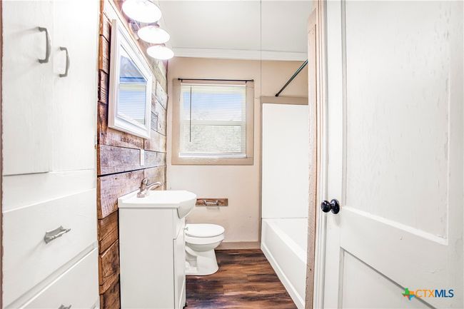 704 Maple St, House other with 2 bedrooms, 1 bathrooms and null parking in Yoakum TX | Image 5