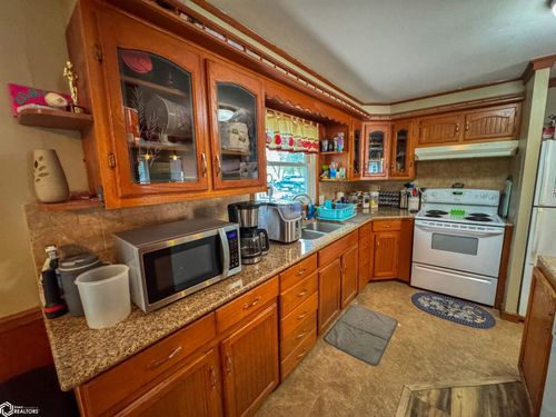 419 10th Ave Ne, Hampton, IA, 50441-1452 | Card Image