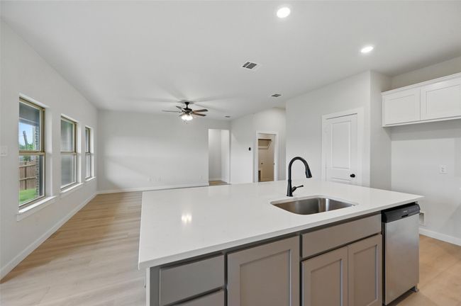 1401 Quail Creek Dr, House other with 3 bedrooms, 2 bathrooms and null parking in Cleburne TX | Image 14