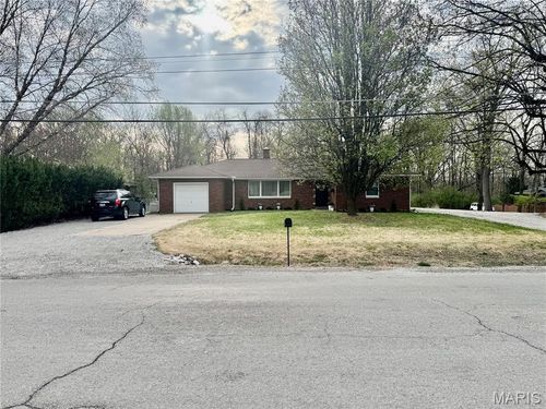 52 Circle Dr, Fairview Heights, IL, 62208-3300 | Card Image