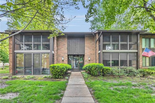 202b-22954 Maple Ridge Rd, North Olmsted, OH, 44070-1436 | Card Image