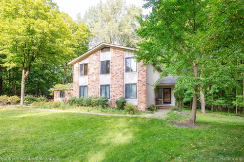 21542 Beauford Court, Farmington Hills, MI, 48335 | Card Image