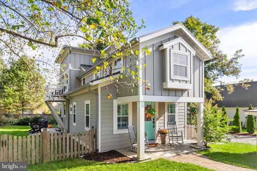 18344 Railroad St, BLUEMONT, VA, 20135-1748 | Card Image