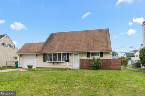 17 Middle Rd, LEVITTOWN, PA, 19056-3612 | Card Image