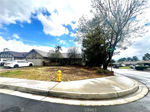 2825 Cincinnati St, San Bernardino, CA, 92407-2050 | Card Image