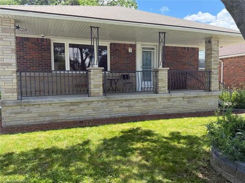 7 Greenwood St, Hamilton, ON, L8T3N2 | Card Image