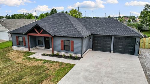 607 6th Ave Sw, Gravette, AR, 72736-9188 | Card Image