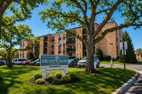 403-1101 S Hunt Club Dr, Mount Prospect, IL, 60056-4272 | Card Image