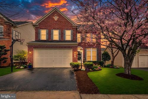8416 Churchside Dr, GAINESVILLE, VA, 20155-2982 | Card Image