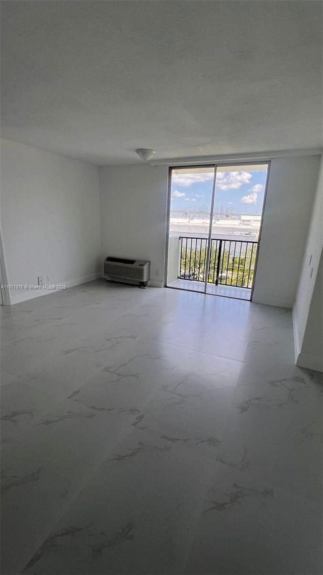 APT-409 - 16450 Nw 2 Nd Ave, Condo with 2 bedrooms, 2 bathrooms and null parking in Miami FL | Image 8