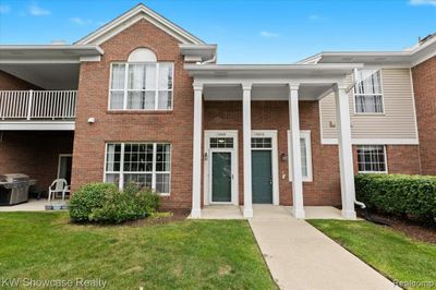 16869 Carriage Way, Condo with 2 bedrooms, 2 bathrooms and null parking in Northville Twp MI | Image 1