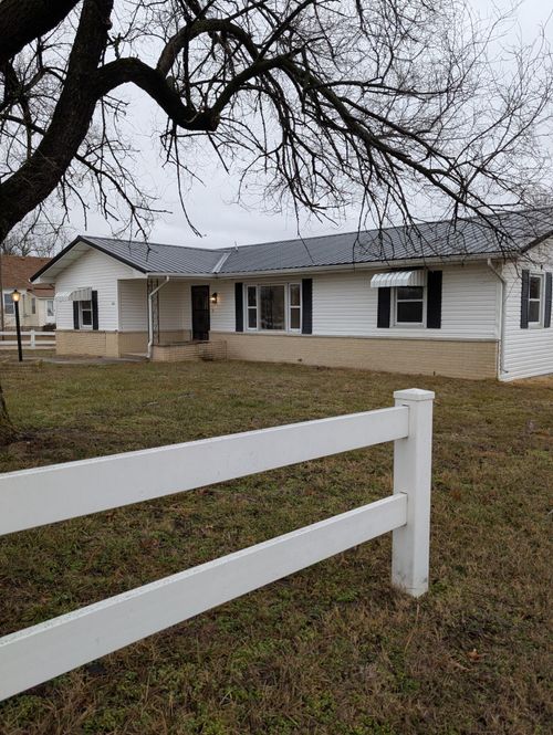600 N Main St, Pleasant Hope, MO, 65725-8106 | Card Image
