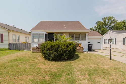 305 Lawrence St, Pratt, KS, 67124-1937 | Card Image