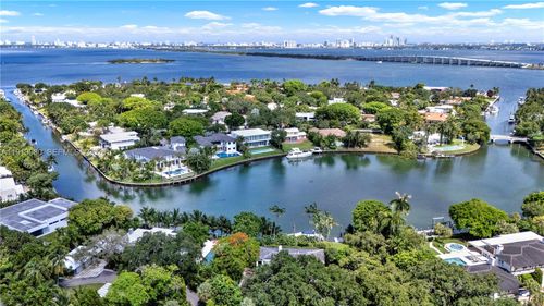 520 Bay Point Rd, Miami, FL, 33137-3304 | Card Image