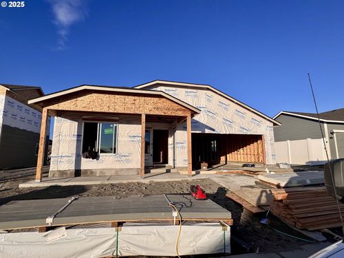 881 Ne Laurel Springs Dr, Hermiston, OR, 97838 | Card Image