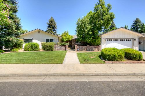 2147 Mitchell Ave, Clovis, CA, 93611-3136 | Card Image