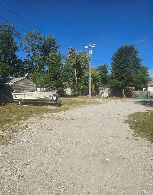 19151 Helen St, Detroit, MI, 48234-3048 | Card Image