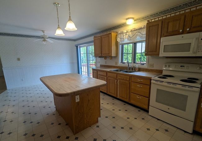 1 - 17 Tucker Ln, Condo with 3 bedrooms, 2 bathrooms and 3 parking in Belchertown MA | Image 5