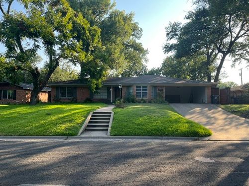 2002 Mimosa Dr, Corsicana, TX, 75110-2026 | Card Image
