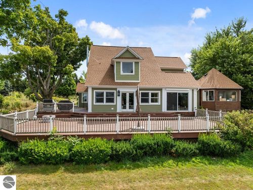 2035 Sheridan Rd, Petoskey, MI, 49770-9201 | Card Image