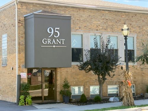 1-95 Grant St, Crystal Lake, IL, 60014-4330 | Card Image