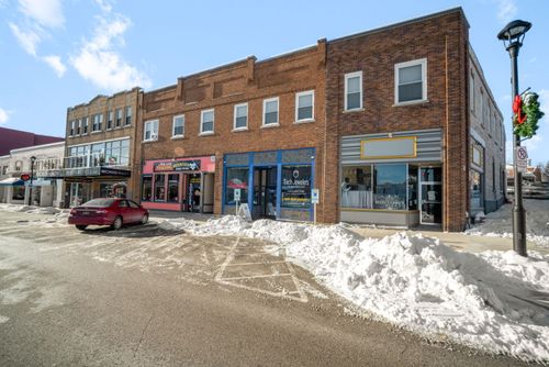 139 N 6th Ave, West Bend, WI, 53095-3305 | Card Image