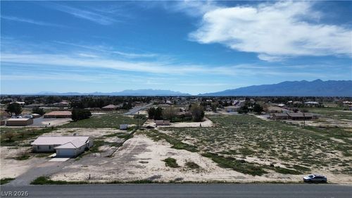 2231 E Deerskin St, Pahrump, NV, 89048-8133 | Card Image