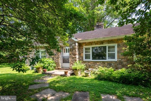 214 Sugartown Rd, Devon, PA, 19333-1612 | Card Image