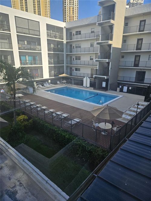 apt-302-201 178th Dr, Sunny Isles Beach, FL, 33160-4096 | Card Image