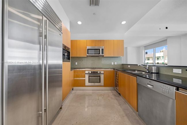APT-4307 - 1060 Brickell Ave, Condo with 3 bedrooms, 3 bathrooms and null parking in Miami FL | Image 4
