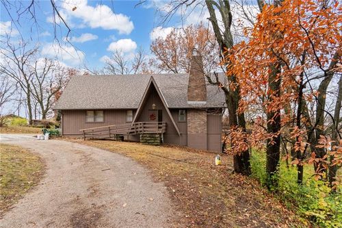 111 W Oak St, Warrensburg, MO, 64093-1335 | Card Image