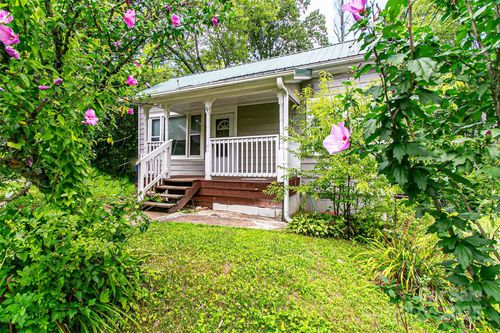 27 Curlee St, Brevard, NC, 28712-3262 | Card Image