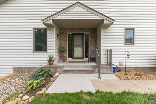 5850 Oxboro Ave N, Stillwater, MN, 55082-6131 | Card Image