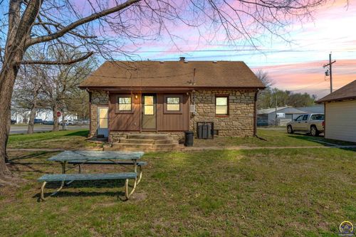 101 Nw Elm Row Ave, Topeka, KS, 66608 | Card Image