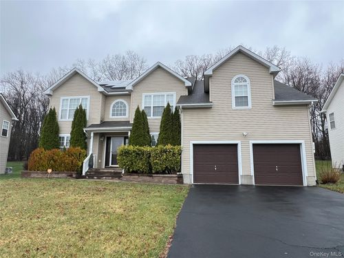 10 Johanna Dr, Newburgh, NY, 12550-7040 | Card Image