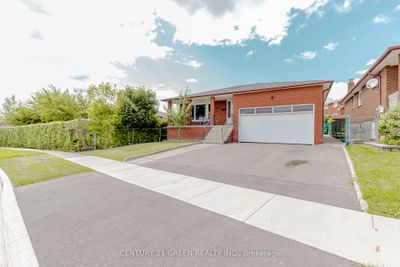 74 Linkdale Rd, House other with 3 bedrooms, 3 bathrooms and 5 parking in Brampton ON | Image 2