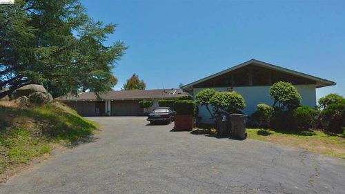 5623 Bacon, Oakland, CA, 94619 | Card Image