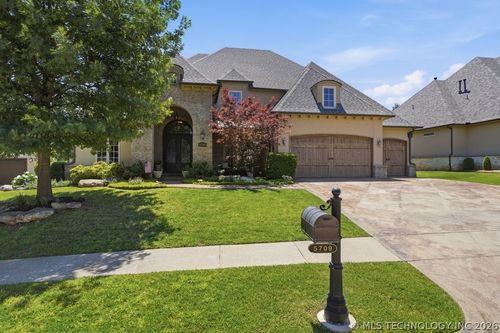 5709 W Austin St, Broken Arrow, OK, 74011-1579 | Card Image