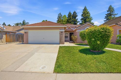 8425 Winterberry Dr, Elk Grove, CA, 95624-3866 | Card Image