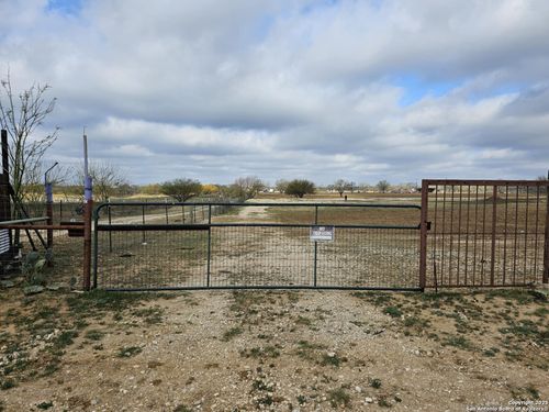 7293 Fm 327, Elmendorf, TX, 78112-2401 | Card Image