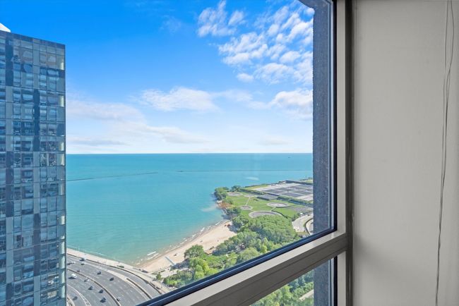 APT-4605 - 474 N Lake Shore Dr, Condo with 2 bedrooms, 2 bathrooms and 1 parking in CHICAGO IL | Image 4