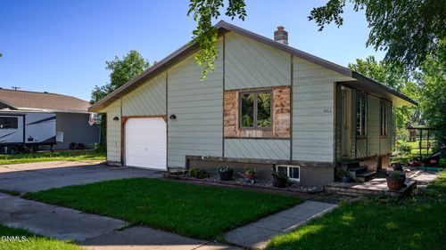 402 4th Ave Nw, Hazen, ND, 58545-4117 | Card Image