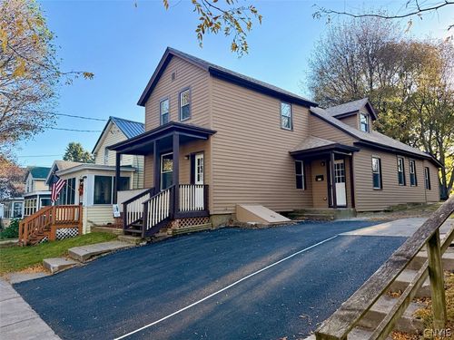 106 E 10th St, Oswego, NY, 13126-1622 | Card Image