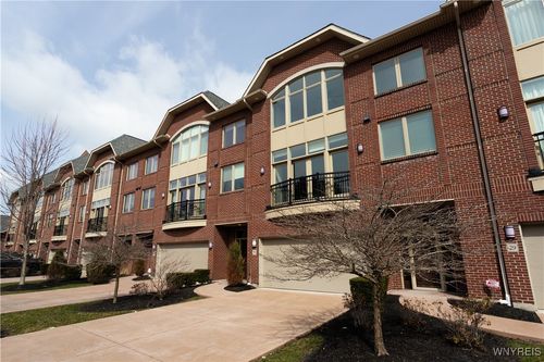 35 Ojibwa Cir, Buffalo, NY, 14202-4346 | Card Image